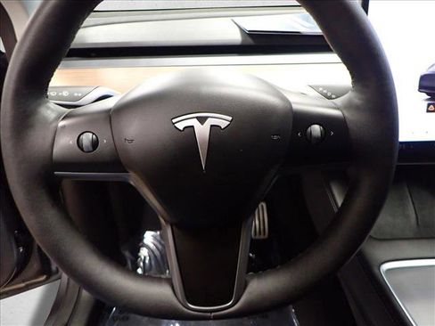 Used 2024 Tesla Model Y Performance image 14