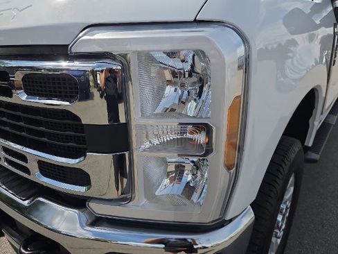 Certified 2025 Ford F250 XLT AWD/4WD image 3
