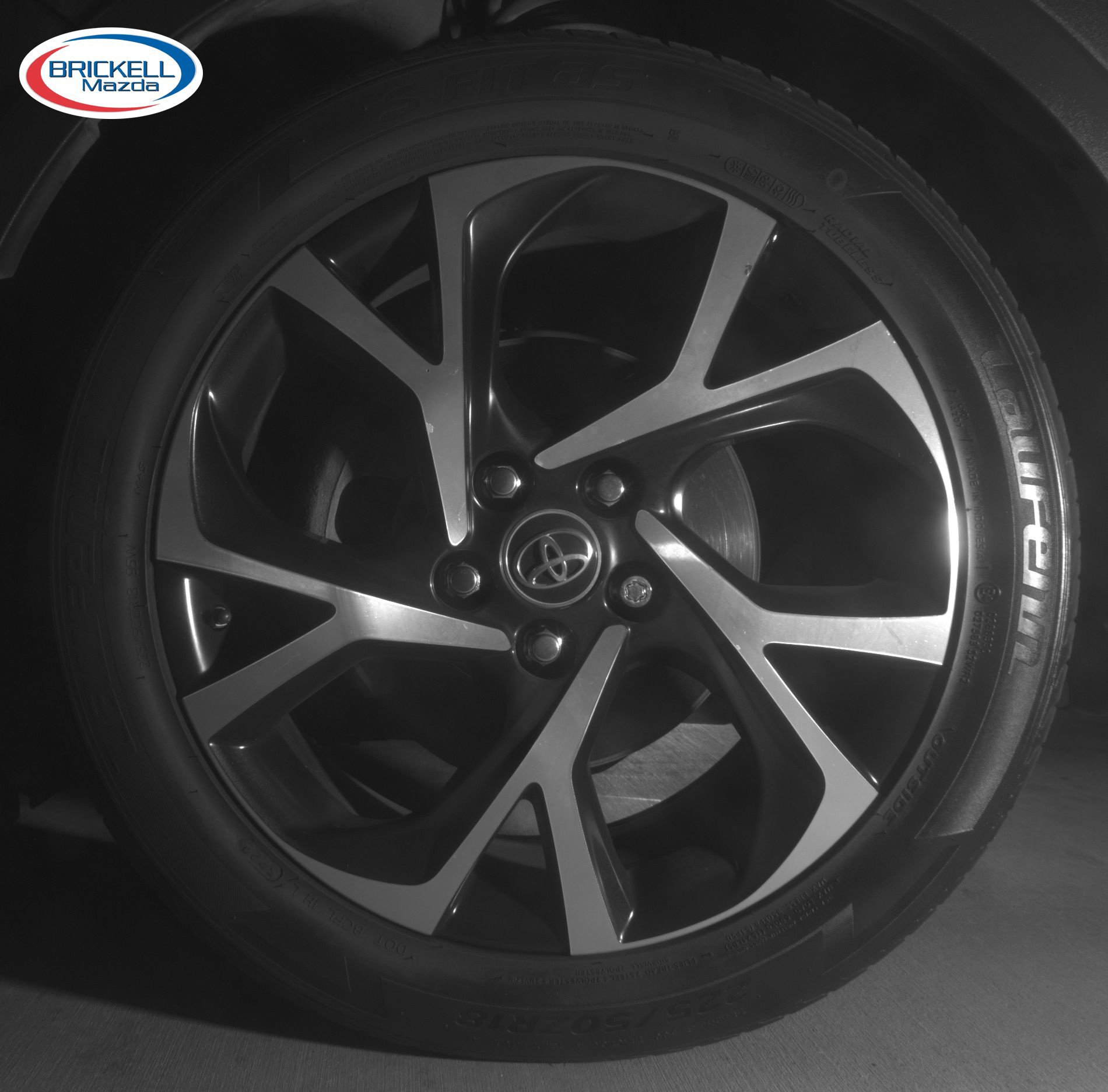 Used 2018 Toyota C-HR XLE FWD image 9
