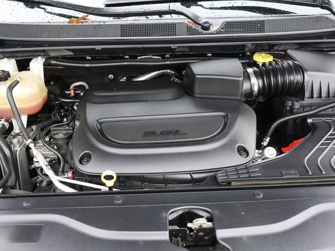 Used 2020 Chrysler Pacifica Limited image 18