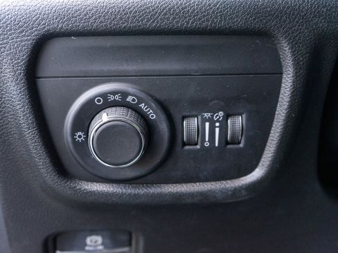 Used 2023 Jeep Grand Cherokee Altitude image 16