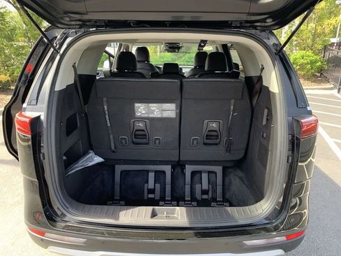 Used 2022 Kia Carnival LX image 33