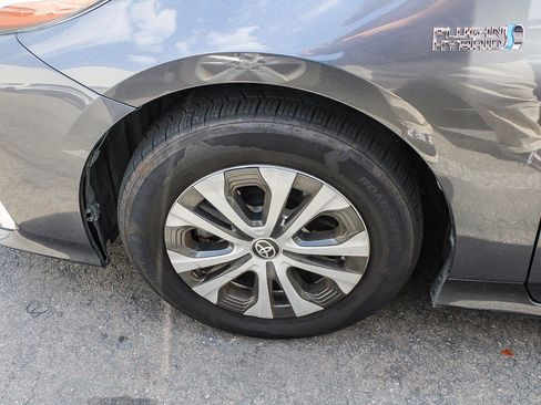 Used 2022 Toyota Prius Prime XLE FWD image 10