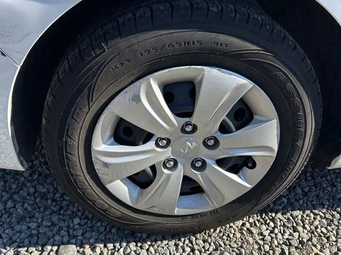 Used 2016 Hyundai Elantra SE image 28