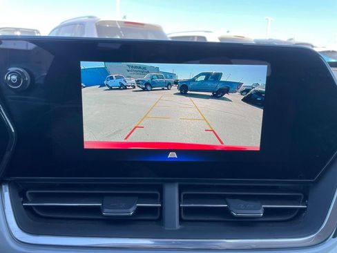 Used 2025 Chevrolet Trax LT FWD image 16