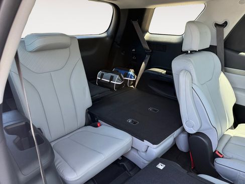 Used 2025 Hyundai Palisade SEL FWD image 19