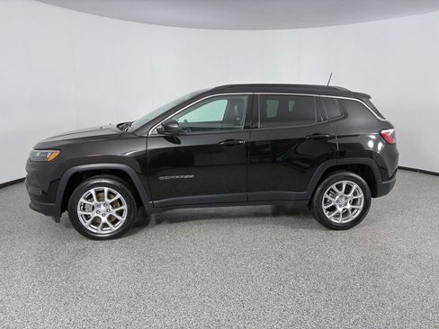 Used 2023 Jeep Compass Latitude AWD/4WD image 4