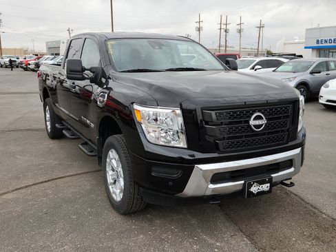 Used 2024 Nissan Titan SV w/ SV Convenience Package image 6