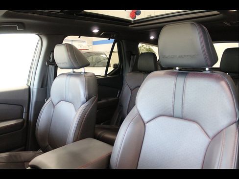 Certified 2025 Honda Pilot Black Edition image 14