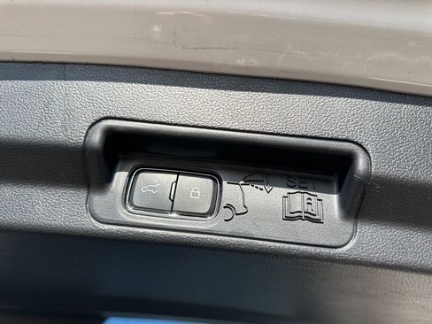 Used 2022 Ford Explorer XLT w/ Equipment Group 202A image 15