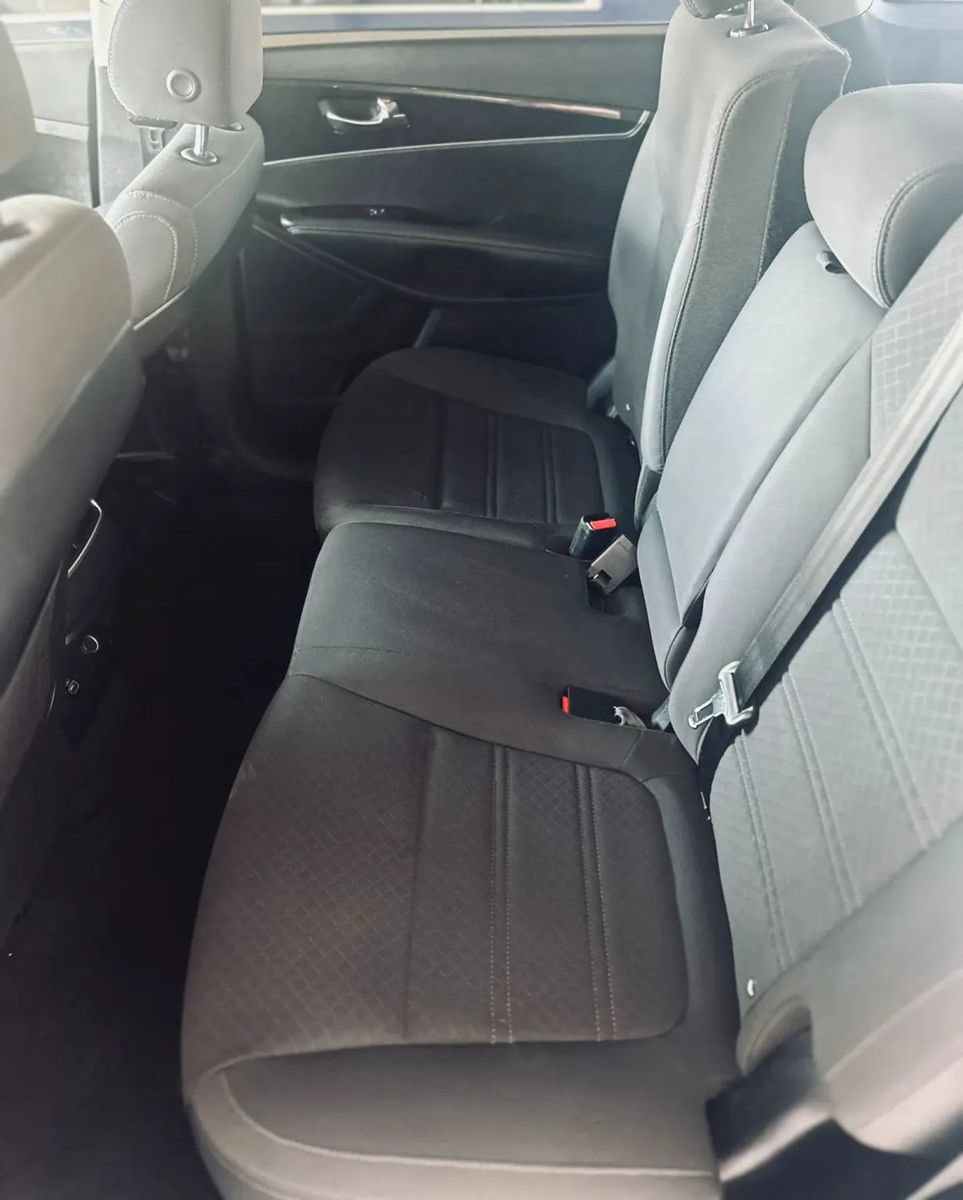 Used 2018 Kia Sorento FWD image 19