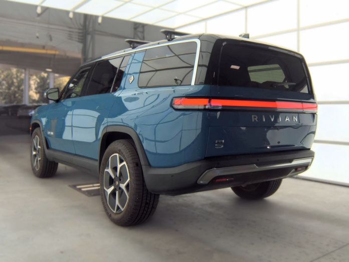 Used 2024 Rivian R1S Adventure Dual AWD/4WD image 4