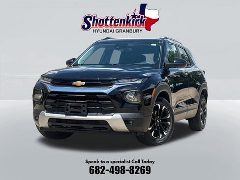 Used 2022 Chevrolet TrailBlazer LT w/ Confidence II Package FWD image 1