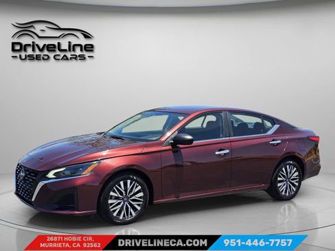 Used 2025 Nissan Altima 2.5 SV FWD image 12