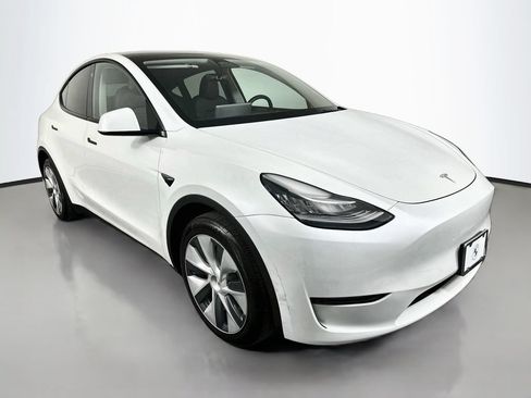 Used 2023 Tesla Model Y Long Range AWD/4WD image 3