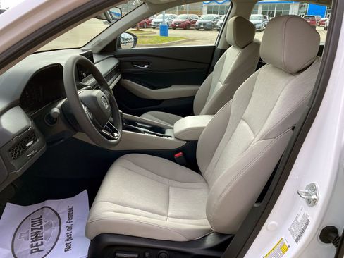 Used 2025 Honda Accord SE image 10