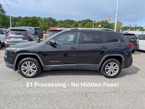 Used 2015 Jeep Cherokee Sport image 2
