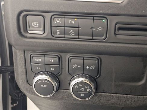 Used 2021 GMC Yukon XL AT4 image 16