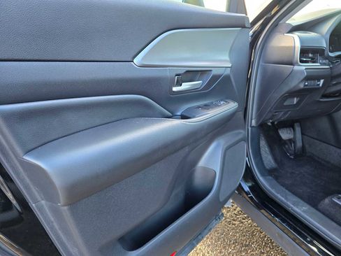 Used 2025 Toyota Grand Highlander AWD image 21