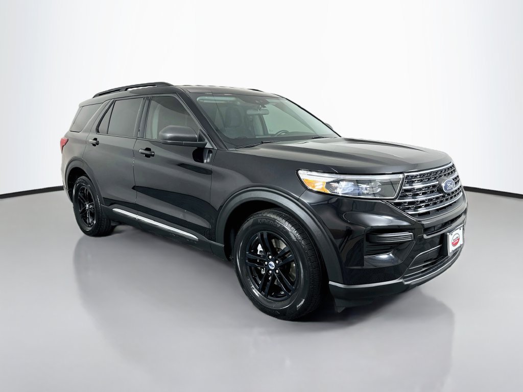 Used 2024 Ford Explorer XLT RWD image 3