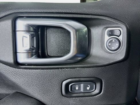 Used 2021 Jeep Gladiator Overland w/ Popular Equipment Package AWD/4WD image 18