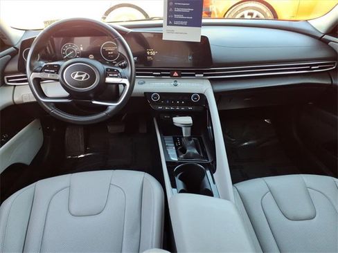 Certified 2025 Hyundai Elantra Limited image 8