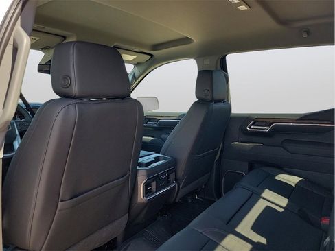 New 2025 GMC Sierra 1500 SLT image 16
