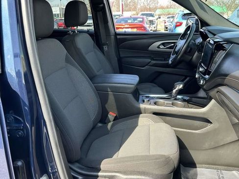 Used 2022 Chevrolet Traverse LT image 19