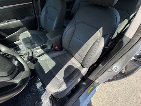 Used 2017 Hyundai Elantra Limited FWD image 16