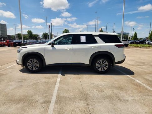 Used 2025 Nissan Pathfinder S AWD/4WD image 4