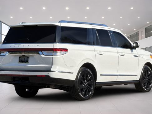 Used 2023 Lincoln Navigator L Reserve AWD/4WD image 4