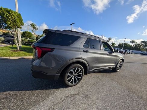 Used 2025 Ford Explorer ST-Line w/ Premium Package image 12