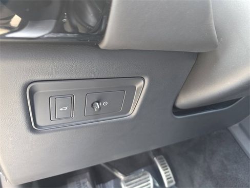 Used 2018 Land Rover Range Rover Sport HSE Dynamic image 29