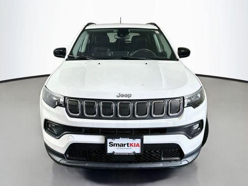 Used 2022 Jeep Compass Latitude w/ Sun and Sound Group FWD image 2