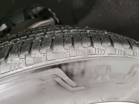 Used 2025 GMC Yukon XL Denali image 5