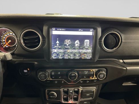 Used 2018 Jeep Wrangler Unlimited Sahara w/ Dual Top Group AWD/4WD image 28