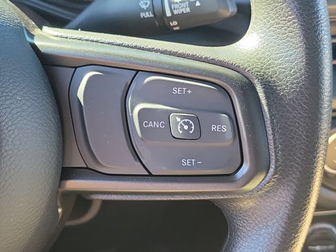 Used 2025 Jeep Wrangler Sport image 27