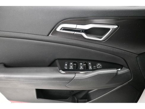 Used 2023 Kia Sportage EX image 8