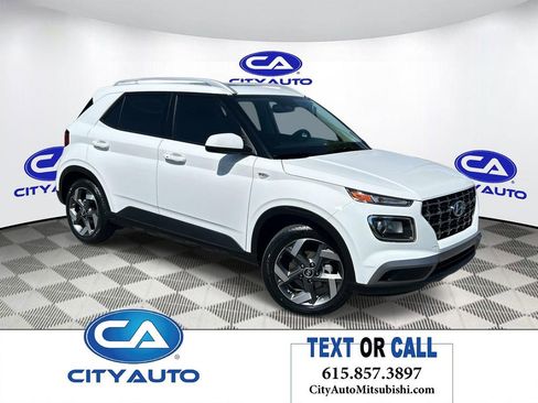 Used 2025 Hyundai Venue SEL FWD image 1