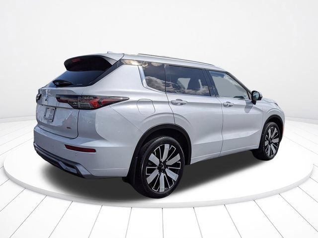 Used 2025 Mitsubishi Outlander SEL AWD/4WD image 3