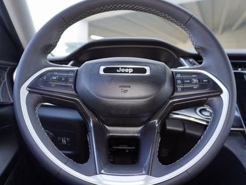 Used 2023 Jeep Grand Cherokee L Laredo image 24