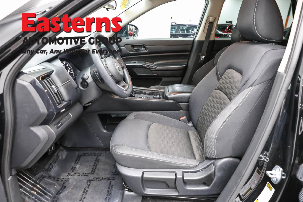 Used 2024 Nissan Pathfinder S AWD/4WD image 15