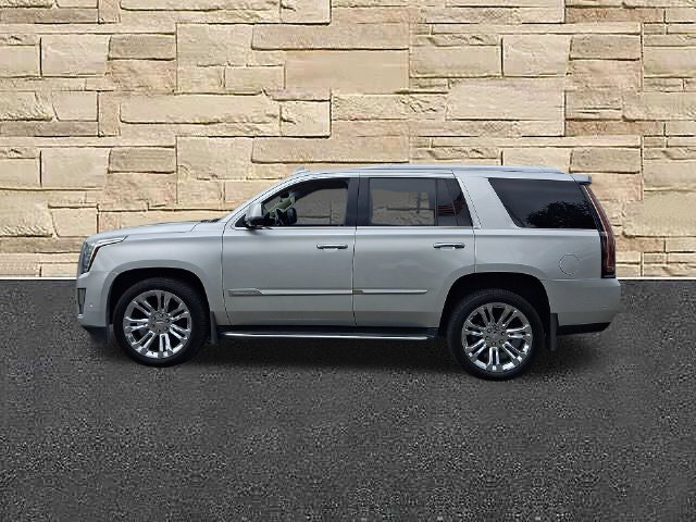 Used 2020 Cadillac Escalade Luxury w/ LPO, Radiant Package AWD/4WD image 2