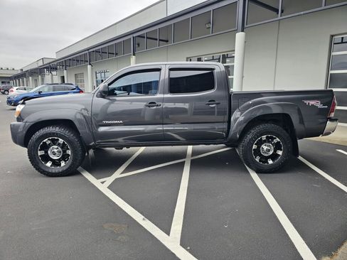 Used 2010 Toyota Tacoma 4x4 Double Cab image 2