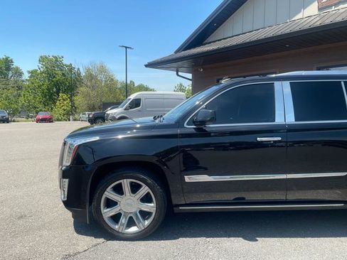 Used 2015 Cadillac Escalade Premium AWD/4WD image 2