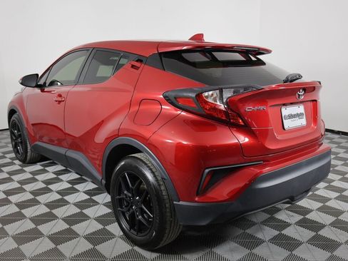 Used 2020 Toyota C-HR LE image 4
