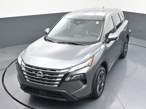 Used 2024 Nissan Rogue SV image 39