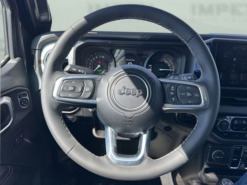 Used 2025 Jeep Wrangler Unlimited Sahara image 12