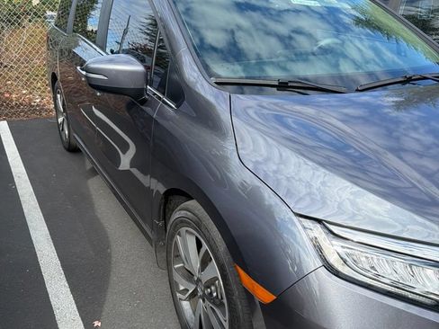 Used 2024 Honda Odyssey Touring image 3