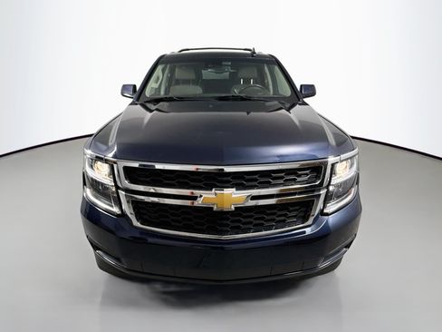 Used 2017 Chevrolet Suburban LT RWD image 2